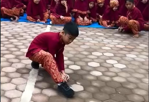 Kegiatan Keminangkabauan: Melestarikan Permainan Tradisional Minangkabau di SD Negeri 02 Cupak Tangah